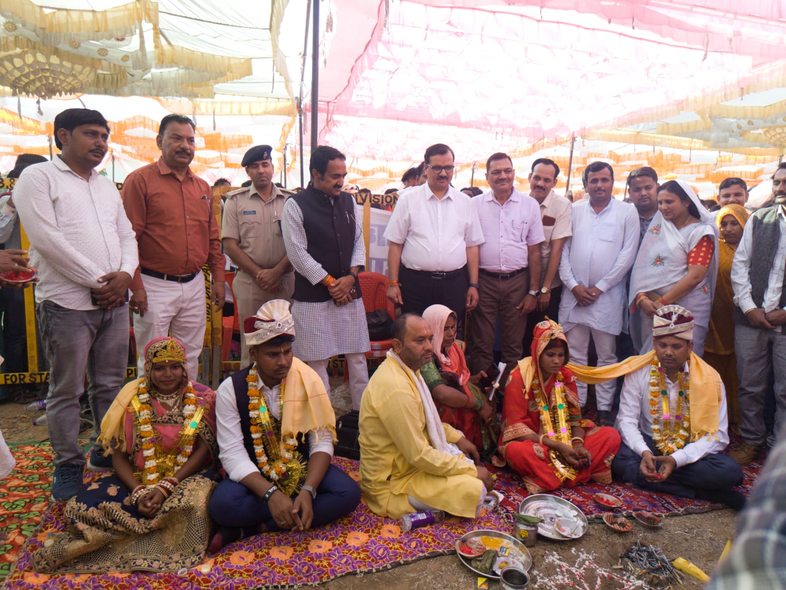 एकसाथ हुए विवाह-निकाह