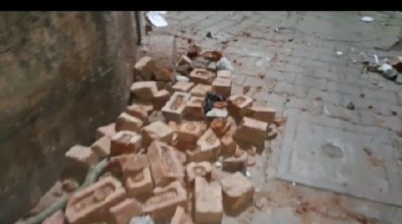 होलिका दहन चंदे को लेकर मेरठ में संप्रदायिक बवाल, पथराव और बोतलें चली