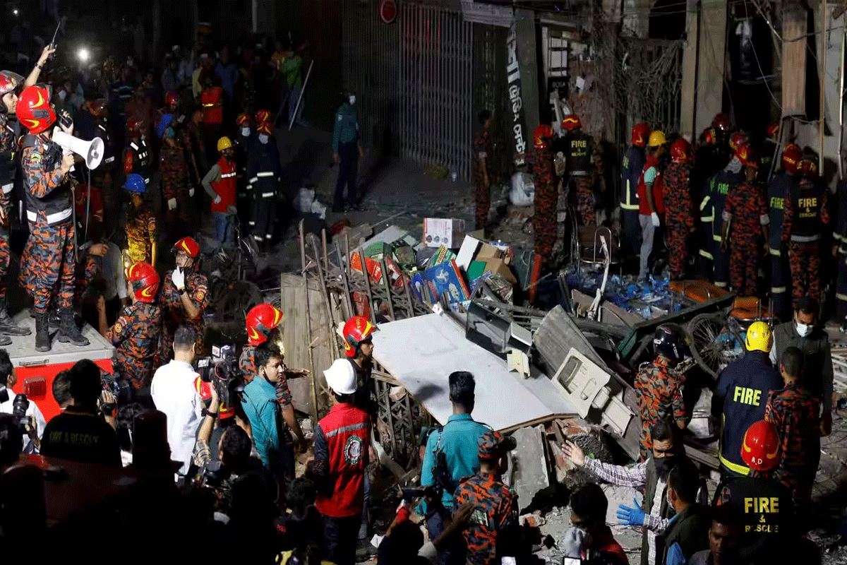 bangladesh-building-explosion-kills-at-least-14-more-than-100-injured.gif