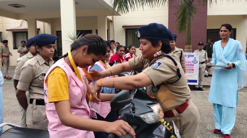 अभया स्कॉट करेगी शहर में भ्रमण