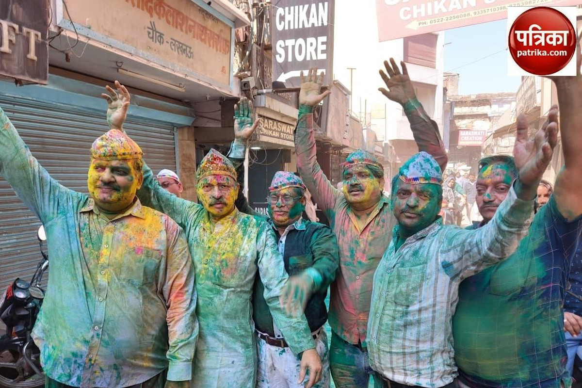 होली का हुड़दंग अपनों के संग