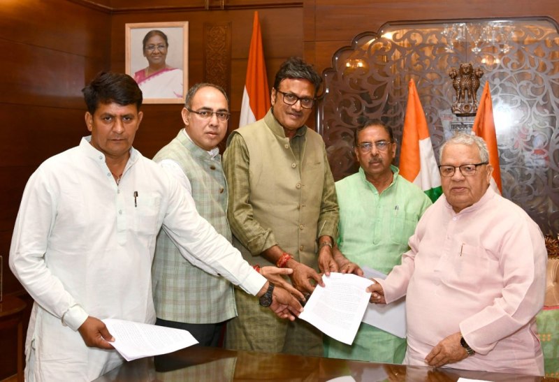 वीरांगनाओं के धरने से जुड़ी भाजपा, राज्यपाल को ज्ञापन सौंपकर हस्तक्षेप की मांग