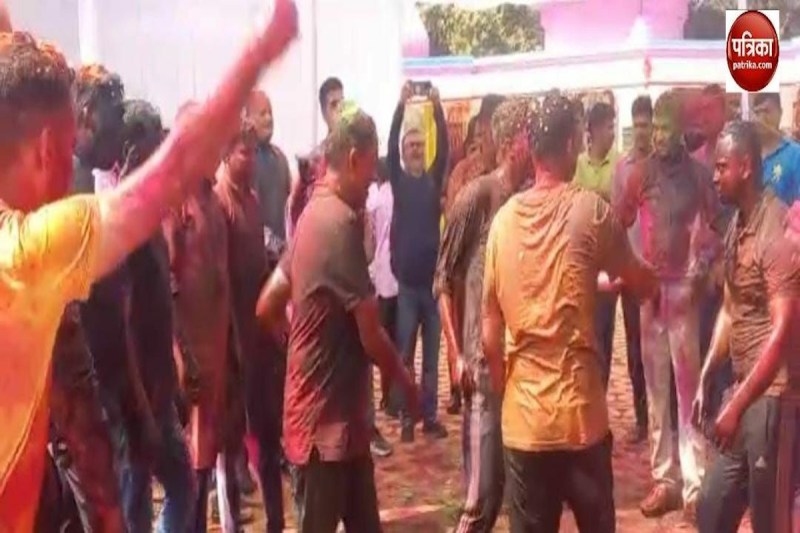 पहले फर्ज फिर खेली होली