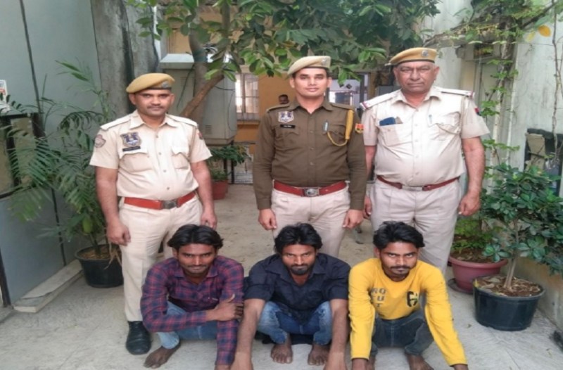 खुदाई में मिला पुराना सोना सस्ते दामों में बेचने के नाम पर पीतल के बिस्कुट बेचने वाले गिरफ्तार