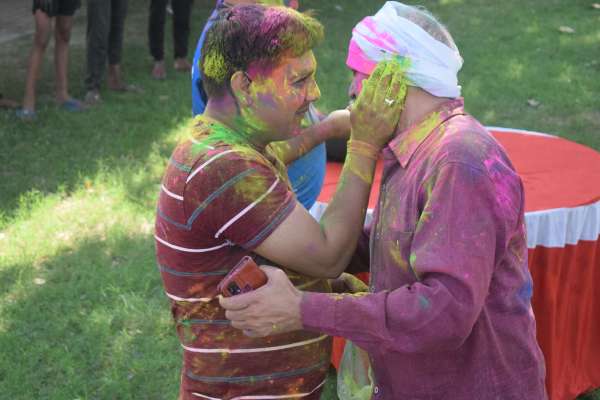  Holi festival in police line, officers danced to film songs... see photos