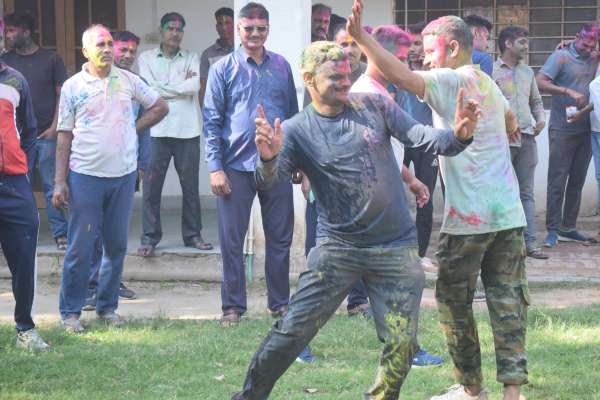  Holi festival in police line, officers danced to film songs... see photos
