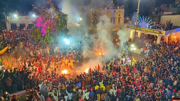 See in the photo gallery, Jabari Ger played on Jamra Beej, guns were fired, cannons spewed fire, Shamsheers also gleamed