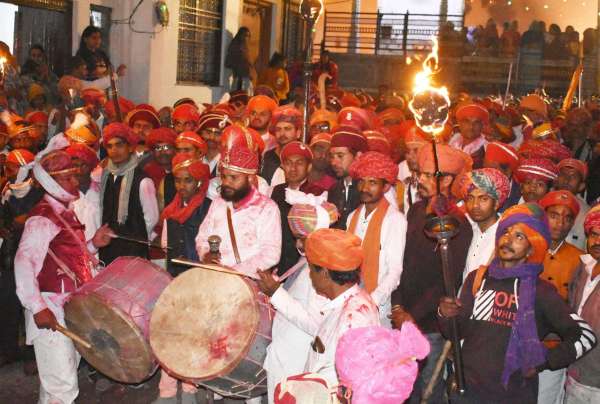 See in the photo gallery, Jabari Ger played on Jamra Beej, guns were fired, cannons spewed fire, Shamsheers also gleamed