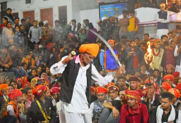 See in the photo gallery, Jabari Ger played on Jamra Beej, guns were fired, cannons spewed fire, Shamsheers also gleamed