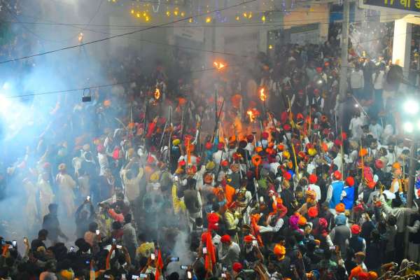 See in the photo gallery, Jabari Ger played on Jamra Beej, guns were fired, cannons spewed fire, Shamsheers also gleamed