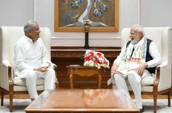 दे​खिए सीएम के साथ पीएम की खास तस्वीरें