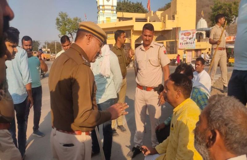 जहाजपुर विधायक मीणा खो बैठे आपा, थानेदार से की धक्का मुक्की