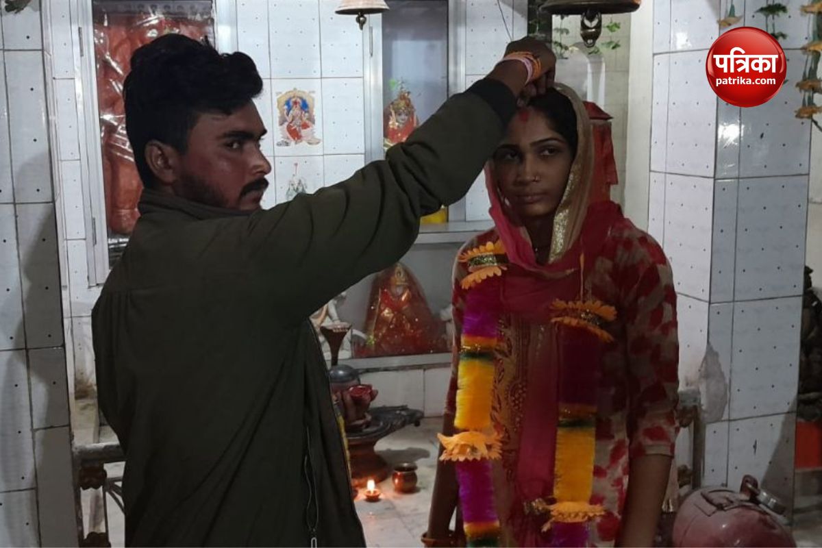 Girlfriend insisted on marrying her lover in Rampur police station