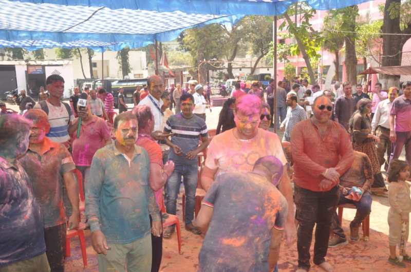 police dance video viral : एसपी कलेक्टर ने डीजे पर लगाए ठुमके, होली का वीडियो वायरल