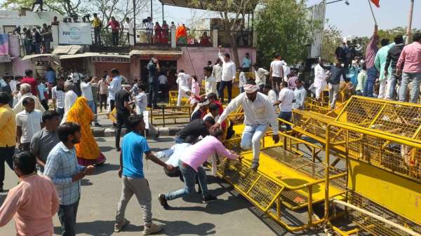 BJP protest against police misbehavior with MP Kirori