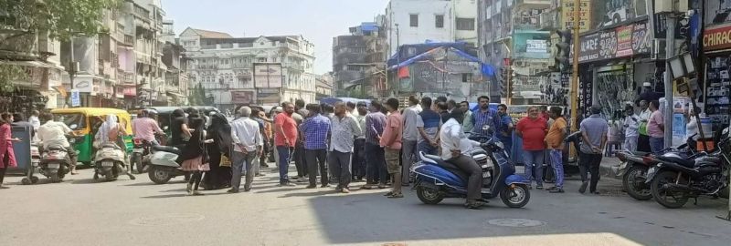 राजमार्ग पर हंगामा, मनपा के कामकाज पर उठाए सवाल