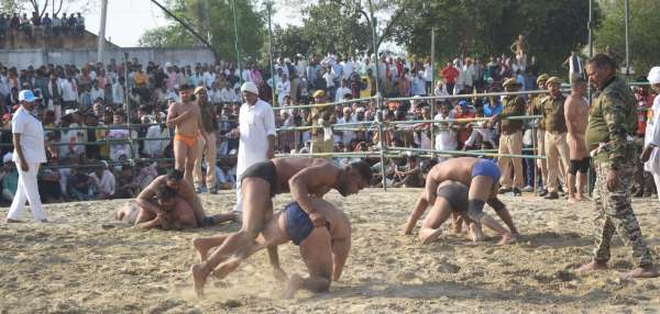 राजाखेड़ा के प्रसिद्ध चौथ के दंगल में देशभर के पहलवानों ने आजमाए दांव.... देखें तस्वीरें