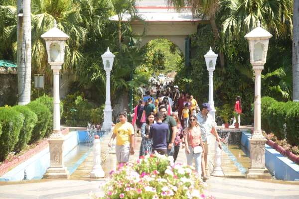 Tourist places of Lake City buzzing on weekends