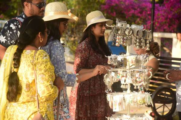 Tourist places of Lake City buzzing on weekends