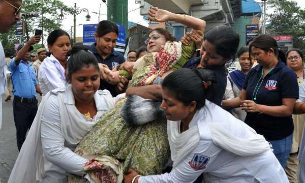 इस पार्टी ने इस कारण किया सड़क पर जोरदार हंगामा