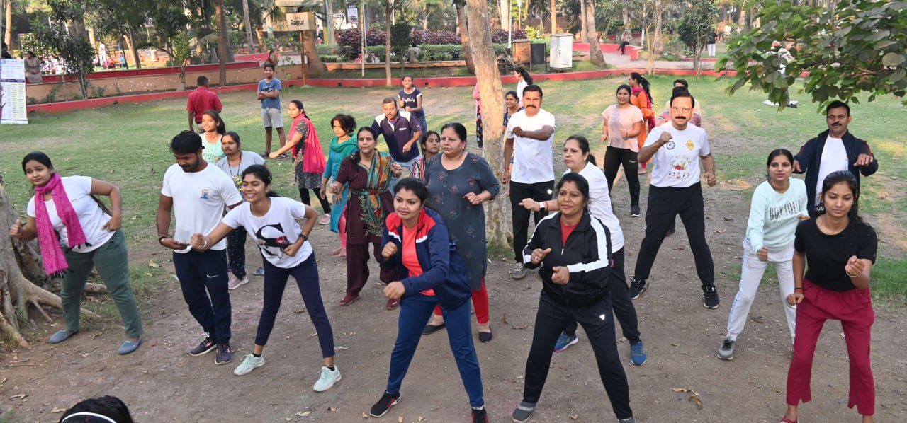 पत्रिका हमराह : योग, मस्ती और धमाल से शुरू हुई सुबह
