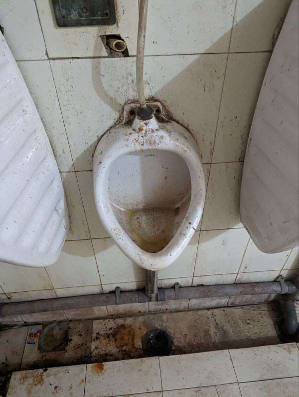 आप बच के रहना हां, यह अस्पताल ही है