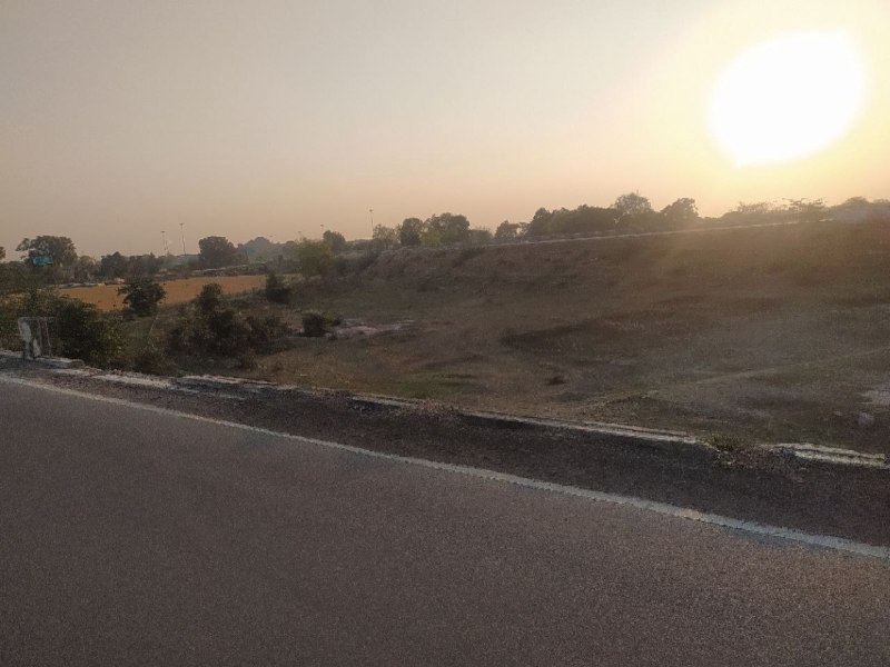 पुल में कई स्थान से टूट गई रेलिंग,पुल में कई स्थान से टूट गई रेलिंग