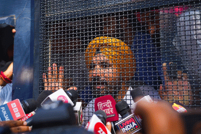 congress-came-out-on-road-on-adani-issue-amarinder-singh-raja-waring-said-after-being-detained-trying-to-cover-up-scam.gif