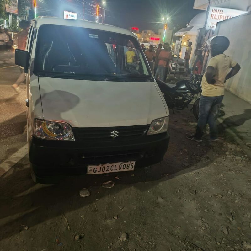 Attack on Police : नशे में कार भगाई, पुलिस ने रुकवाई तो सिर पर डण्डा मारा