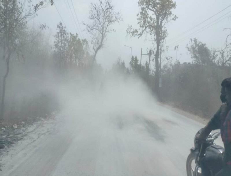 ये प्रदूषण जानलेवा है... राखड़ के छोटे-छोटे ढेर रिंगरोड पर लोगों को बना रहे बीमार