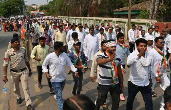 राजभवन मार्च में प्रदेश छत्तीसगढ़ प्रभारी कुमारी सैलजा और कांग्रेस अध्यक्ष मोहन मरकाम एवं कांग्रेसजन