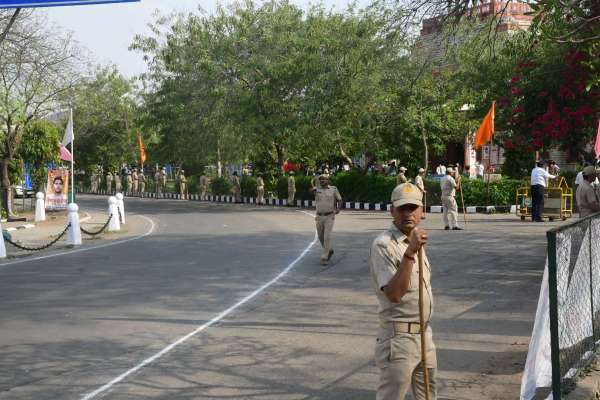 at university black flag to cm