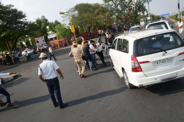 at university black flag to cm