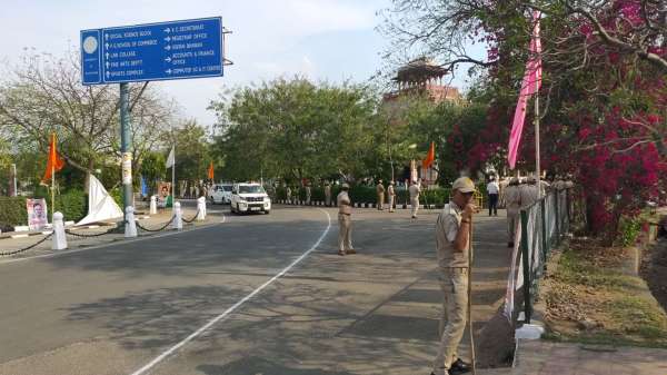 ABVP workers stopped CM's convoy, showed black flags