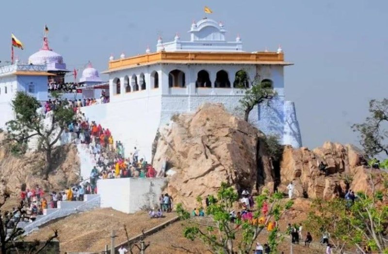 Sheetala Ashtami 2023: शीतलाष्टमी पर क्यों खाया जाता है ठंडा खाना और कैसे प्रसन्न होती हैं मां शीतला ?