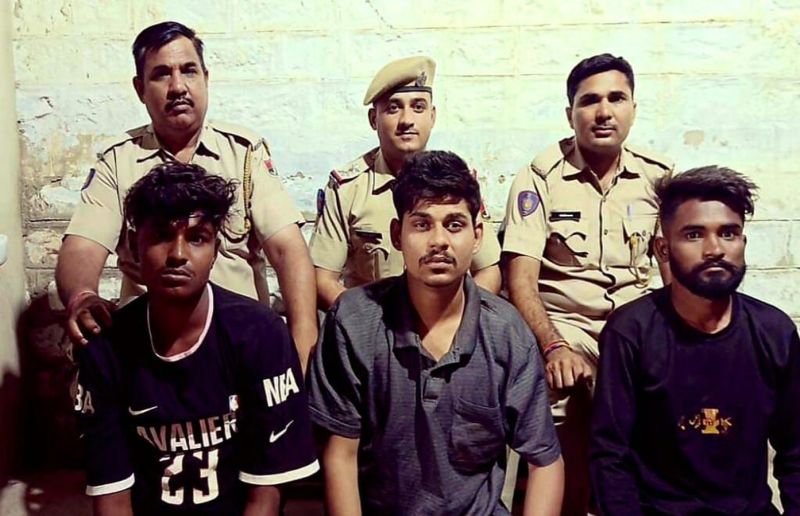Robbery : तीन दिन में एक दर्जन महिलाओं से लूटे थे पर्स, तीन मोबाइल तोड़े