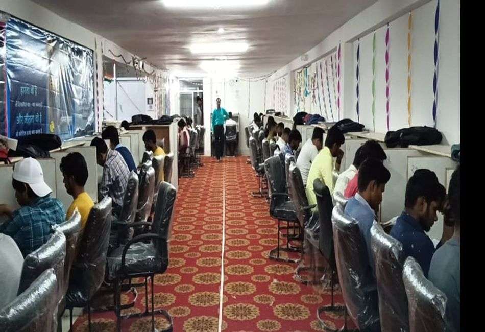 युवाओं ने उठाया बीड़ा.. जरूरतमंदों के लिए नि:शुल्क लाइब्रेरी खोल दी सौगात