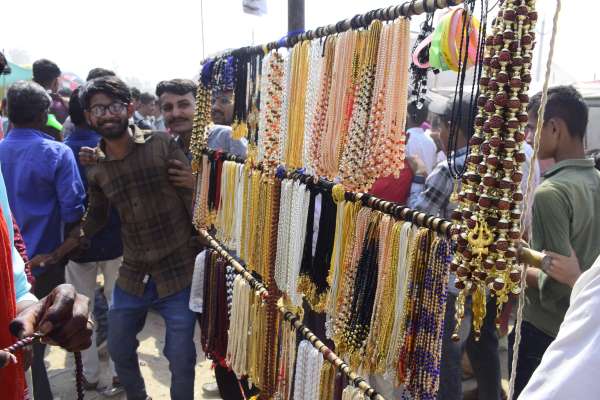 डांडियों की खनक, थिरकते कदमों ने जगाई उमंगें