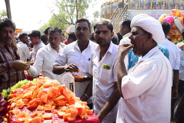 डांडियों की खनक, थिरकते कदमों ने जगाई उमंगें