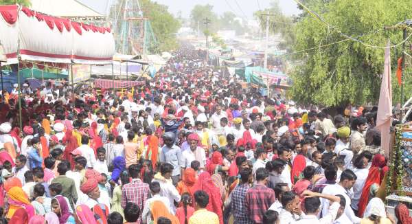 डांडियों की खनक, थिरकते कदमों ने जगाई उमंगें