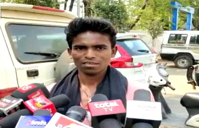 बस्तर के मजदूरों को आंध्रप्रदेश के ठेकेदार ने बनाया बंधक