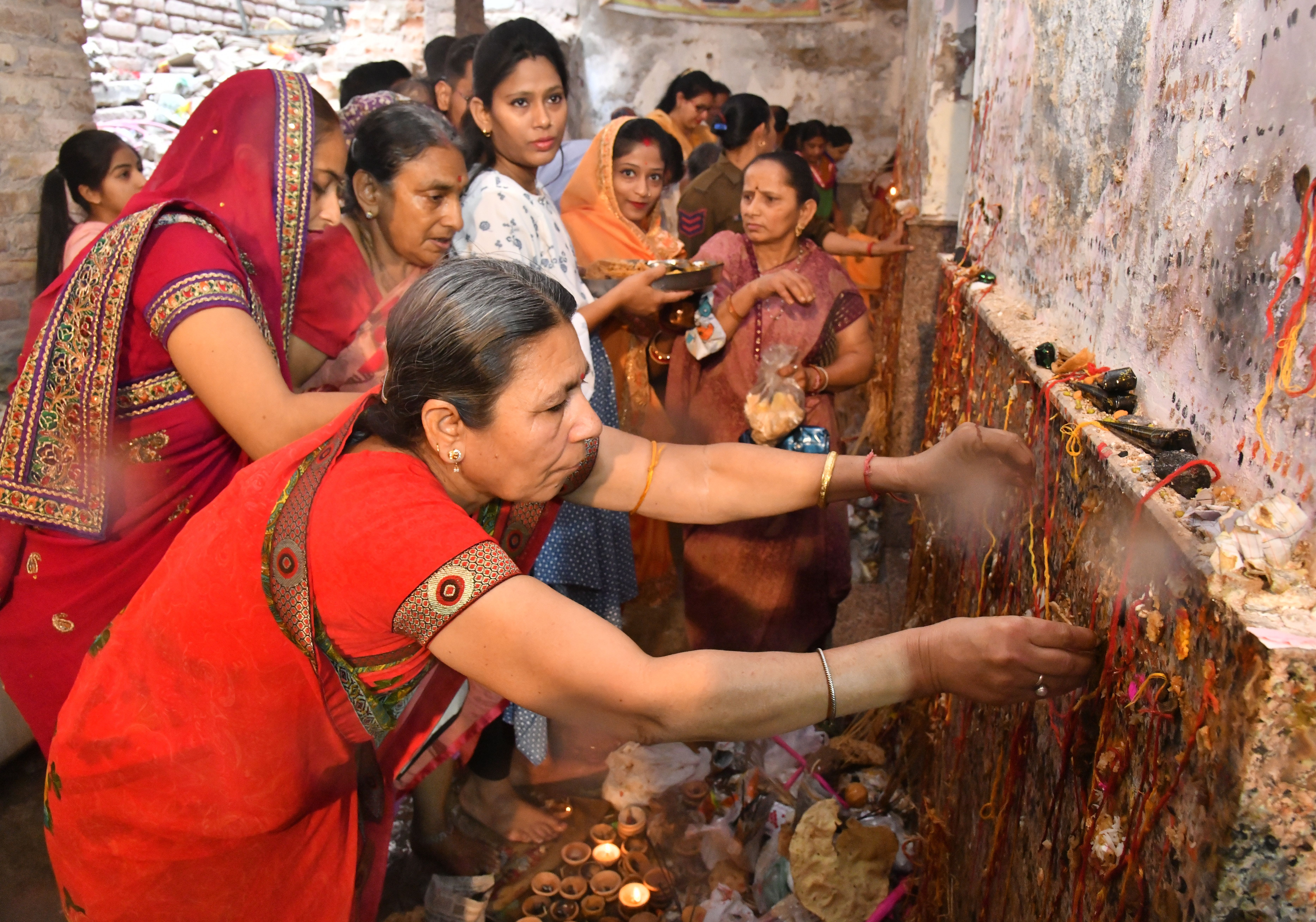 घर-घर और मंदिरों में हुआ मां शीतला का पूजन