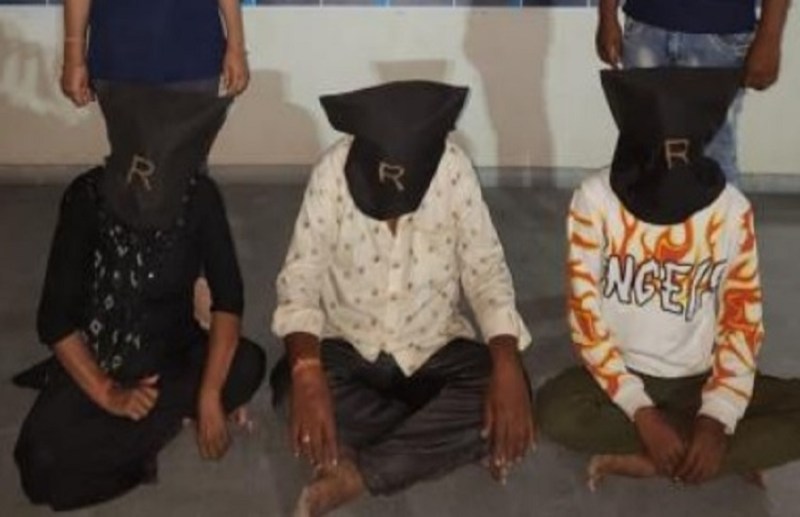 Ahmedabad: पड़ोसी के साथ की ऐसी हरकत कि पत्नी व पुत्र सहित पहुंचा हवालात