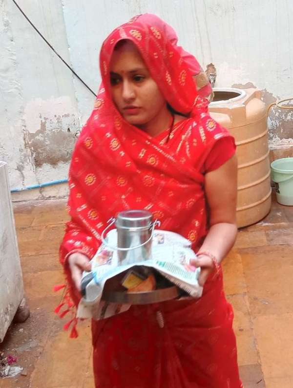 की पूजा अर्चना, चढ़ाया भोग 