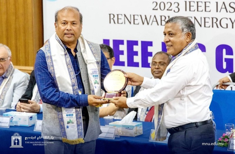 एमएनआइटी के निदेशक मालदीव में Global Lifetime Achievement Awards से सम्मानित