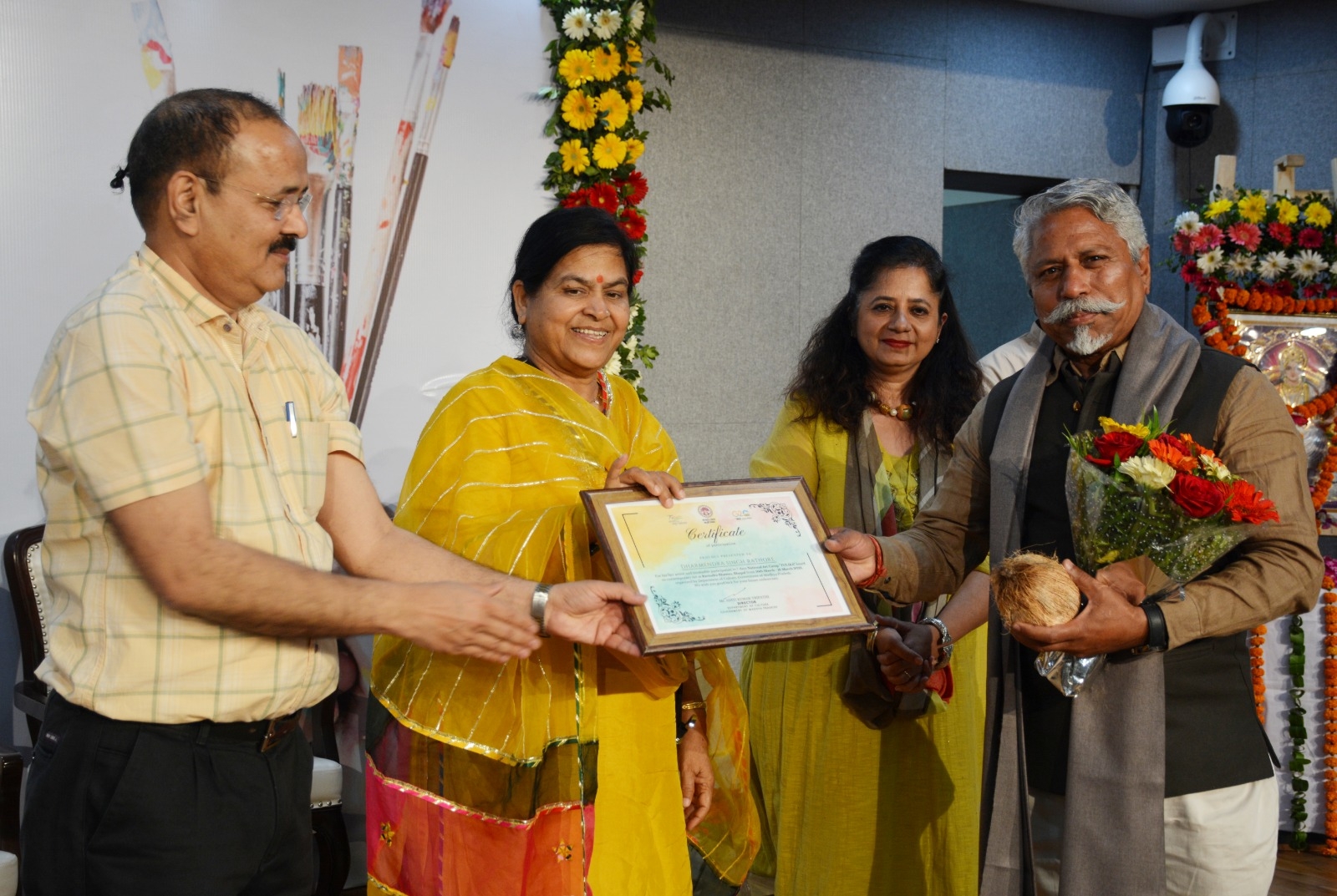 bhopal culture news- 21वीं शताब्दी में भारत निर्माण में चित्रकार एवं कलाकार
सामर्थ को समर्पित करें: मंत्री उषा ठाकुर
