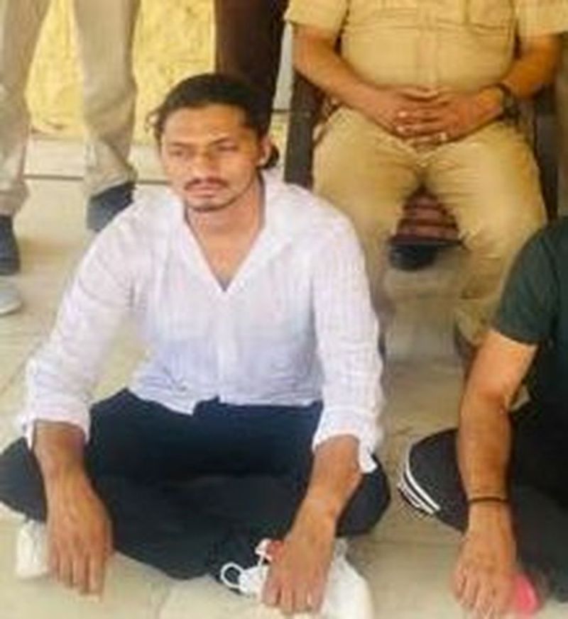 बाइक छोड़कर भागा 007 गैंग का इनामी सरगना राजू मांजू गिरफ्तार