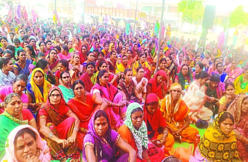 तीन सूत्रीय मांग को लेकर हड़ताल