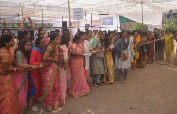 वेतन विसंगति को लेकर प्रदर्शन