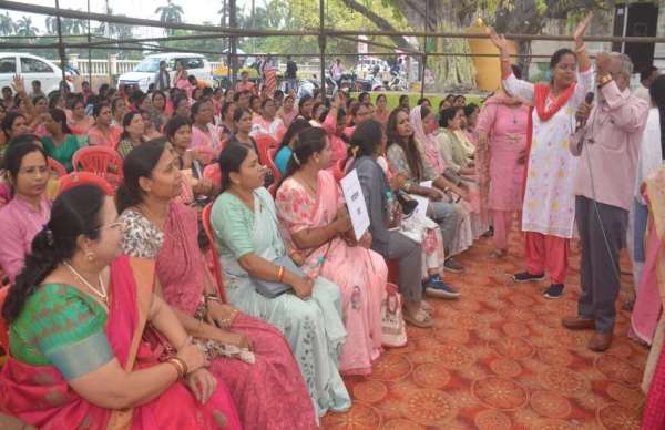 वेतन विसंगति को लेकर प्रदर्शन